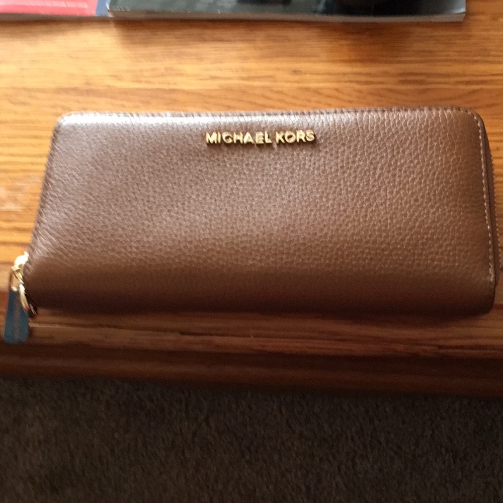 Michael Kors zip around wallet no strap